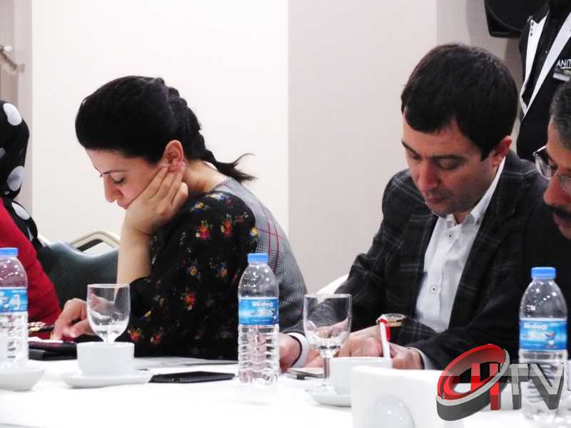 BAŞKAN KÜLCÜ ANİTTA OTELDE BASIN TOPLANTISI YAPIYOR