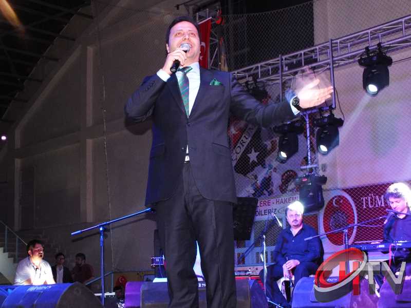 ÇORUM-ORHAN HAKALMAZ KONSERİ BAŞLADI