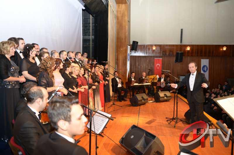 Çorum  Belediyesi Kültür ve Sosyal İşleri Türk Sanat Müziği Konseri, izleyenleri adeta büyüledi.Çorum Devlet Tiyatro Salonunda gerçekleşen Konser tek kelimeyle muhteşemdi.Devlet tiyatro Salonu Tıklım tıklım doldu ve Salon dışına Belediye tarafından sinevizyon kuruldu.