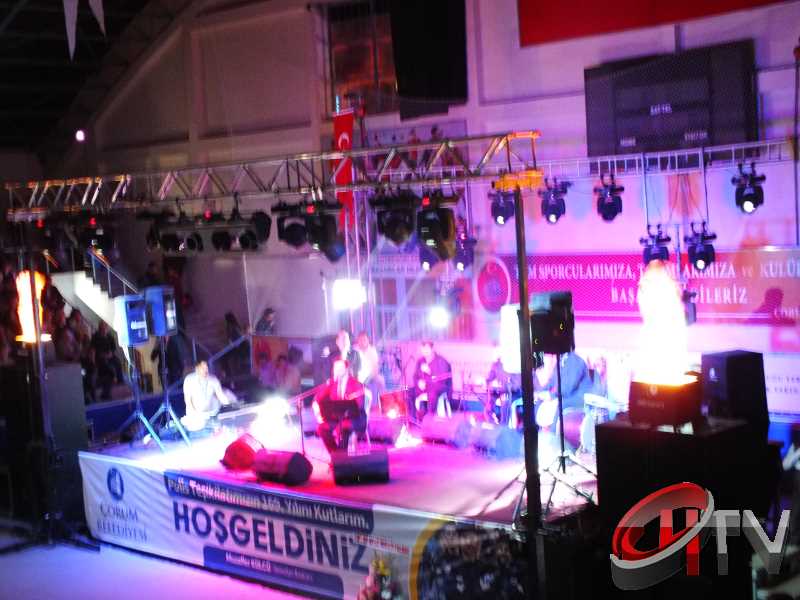 ÇORUM-ORHAN HAKALMAZ KONSERİ BAŞLADI