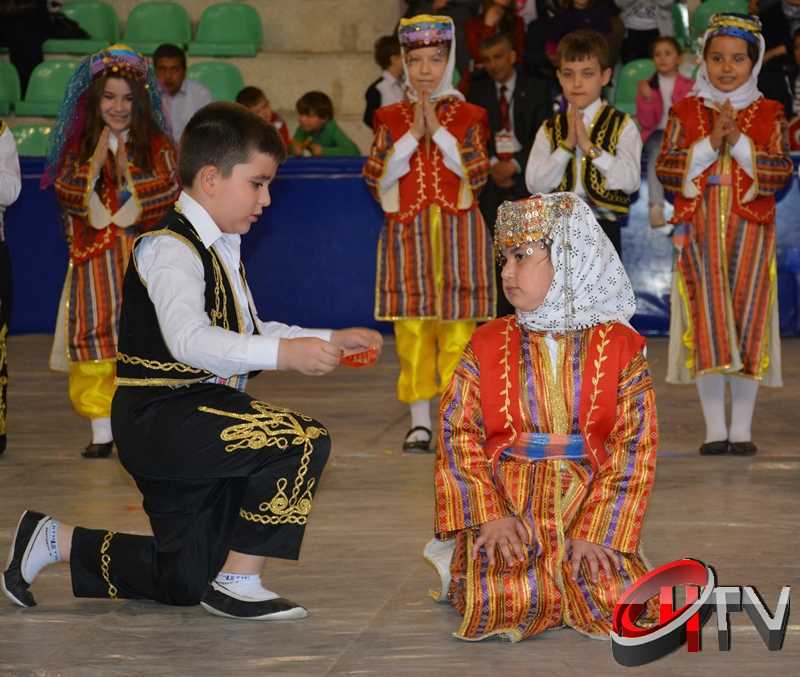 KARE KARE 23.NİSAN KUTLAMALARI FOTOĞRAFLARI Çorum Atatürk Kapalı Spor salonunda 23 Nisan Ulusal Egemenlik ve Çocuk Bayramı’nın 94. Yıldönümü etkinliklerle kutlanıyor.
