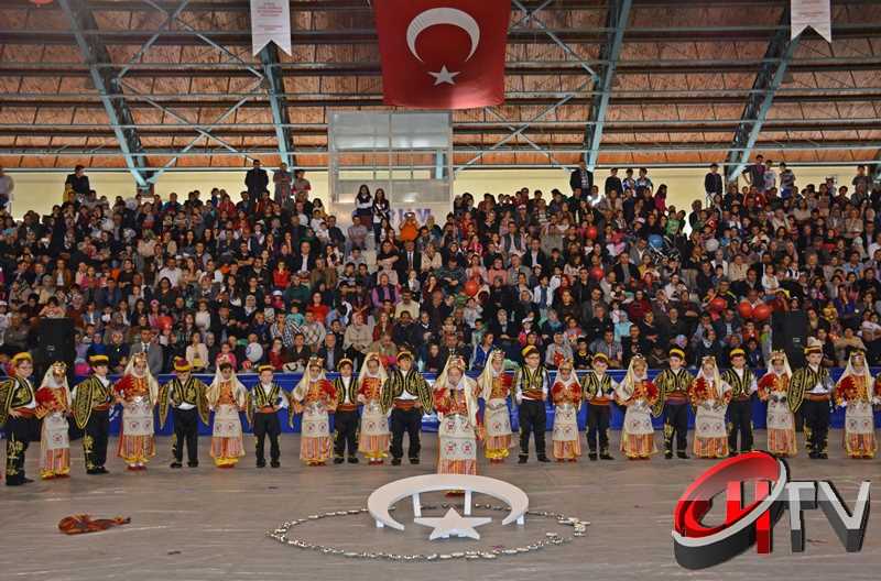 KARE KARE 23.NİSAN KUTLAMALARI FOTOĞRAFLARI Çorum Atatürk Kapalı Spor salonunda 23 Nisan Ulusal Egemenlik ve Çocuk Bayramı’nın 94. Yıldönümü etkinliklerle kutlanıyor.