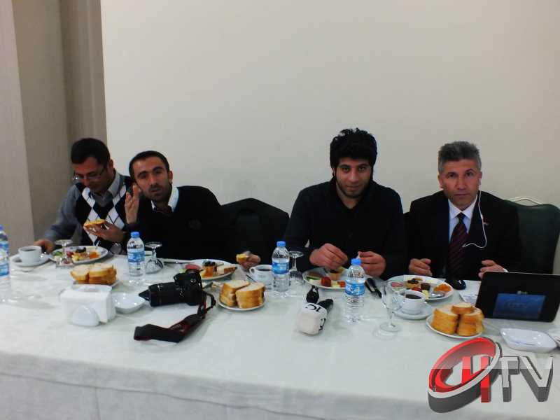 BAŞKAN KÜLCÜ ANİTTA OTELDE BASIN TOPLANTISI YAPIYOR