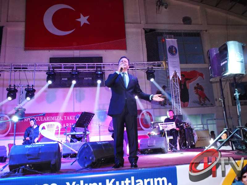 ÇORUM-ORHAN HAKALMAZ KONSERİ BAŞLADI