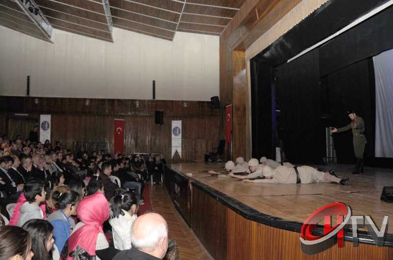 Çanakkale oyununda seyirci salona sığmadı