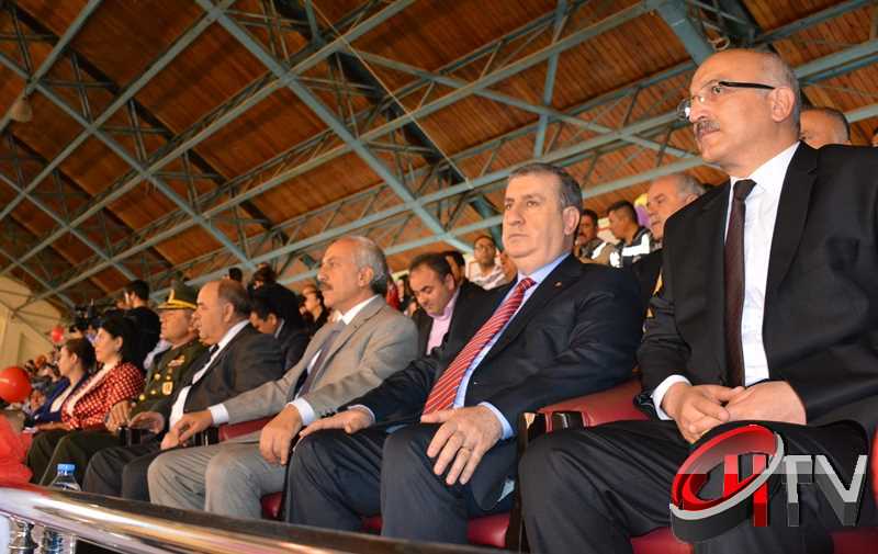 KARE KARE 23.NİSAN KUTLAMALARI FOTOĞRAFLARI Çorum Atatürk Kapalı Spor salonunda 23 Nisan Ulusal Egemenlik ve Çocuk Bayramı’nın 94. Yıldönümü etkinliklerle kutlanıyor.