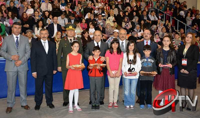 KARE KARE 23.NİSAN KUTLAMALARI FOTOĞRAFLARI Çorum Atatürk Kapalı Spor salonunda 23 Nisan Ulusal Egemenlik ve Çocuk Bayramı’nın 94. Yıldönümü etkinliklerle kutlanıyor.