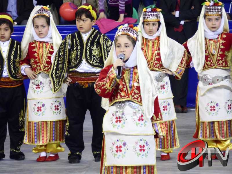 KARE KARE 23.NİSAN KUTLAMALARI FOTOĞRAFLARI Çorum Atatürk Kapalı Spor salonunda 23 Nisan Ulusal Egemenlik ve Çocuk Bayramı’nın 94. Yıldönümü etkinliklerle kutlanıyor.