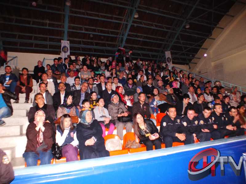 ÇORUM-ORHAN HAKALMAZ KONSERİ BAŞLADI