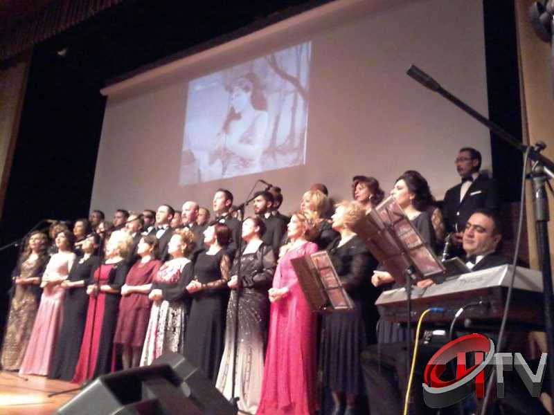 BELEDİYE TSM KOROSU TRT KOROSU OLMUŞ
MUHTEŞEM YEŞİLÇAM ŞARKILARI BÜYÜLEDİBelediye’den “Türk Sinemasının 100. Yılında Yeşilçam Şarkıları” konseri bu gece Kaçmaz... Türk Filmlerinde yer alan unutulmaz şarkıları Çorum Belediyesi Türk Sanat Musikisi (TSM) Koro üyeleri tarafından seslendirildi. Moderatör Şef Ömer Erdal Cerit tarafından yönetilecek olan TSM topluluk üyeleri 1953-197