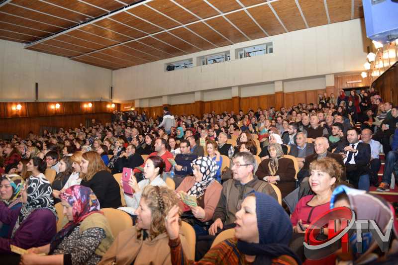 Çorum  Belediyesi Kültür ve Sosyal İşleri Türk Sanat Müziği Konseri, izleyenleri adeta büyüledi.Çorum Devlet Tiyatro Salonunda gerçekleşen Konser tek kelimeyle muhteşemdi.Devlet tiyatro Salonu Tıklım tıklım doldu ve Salon dışına Belediye tarafından sinevizyon kuruldu.