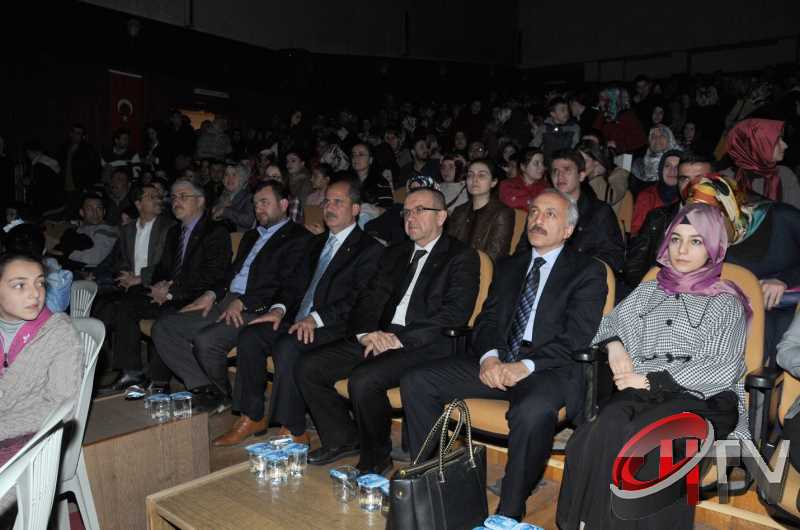 Çanakkale oyununda seyirci salona sığmadı