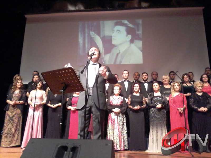 BELEDİYE TSM KOROSU TRT KOROSU OLMUŞ
MUHTEŞEM YEŞİLÇAM ŞARKILARI BÜYÜLEDİBelediye’den “Türk Sinemasının 100. Yılında Yeşilçam Şarkıları” konseri bu gece Kaçmaz... Türk Filmlerinde yer alan unutulmaz şarkıları Çorum Belediyesi Türk Sanat Musikisi (TSM) Koro üyeleri tarafından seslendirildi. Moderatör Şef Ömer Erdal Cerit tarafından yönetilecek olan TSM topluluk üyeleri 1953-197