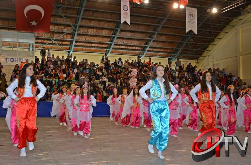 KARE KARE 23.NİSAN KUTLAMALARI FOTOĞRAFLARI Çorum Atatürk Kapalı Spor salonunda 23 Nisan Ulusal Egemenlik ve Çocuk Bayramı’nın 94. Yıldönümü etkinliklerle kutlanıyor.