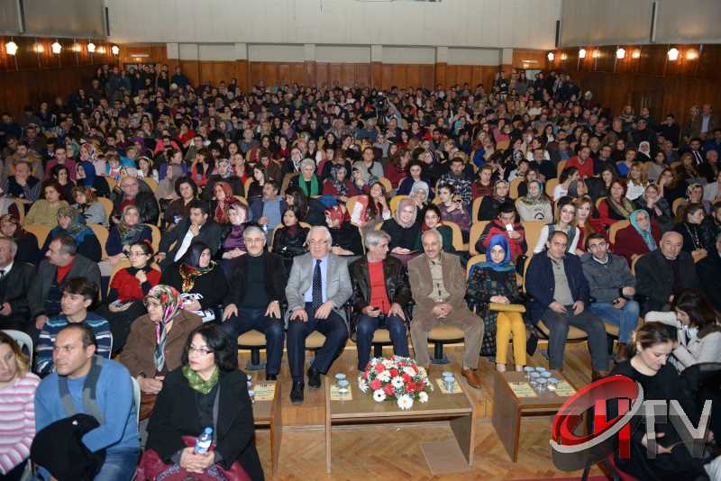 Çorum  Belediyesi Kültür ve Sosyal İşleri Türk Sanat Müziği Konseri, izleyenleri adeta büyüledi.Çorum Devlet Tiyatro Salonunda gerçekleşen Konser tek kelimeyle muhteşemdi.Devlet tiyatro Salonu Tıklım tıklım doldu ve Salon dışına Belediye tarafından sinevizyon kuruldu.