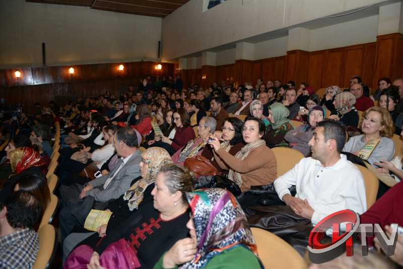 Çorum  Belediyesi Kültür ve Sosyal İşleri Türk Sanat Müziği Konseri, izleyenleri adeta büyüledi.Çorum Devlet Tiyatro Salonunda gerçekleşen Konser tek kelimeyle muhteşemdi.Devlet tiyatro Salonu Tıklım tıklım doldu ve Salon dışına Belediye tarafından sinevizyon kuruldu.