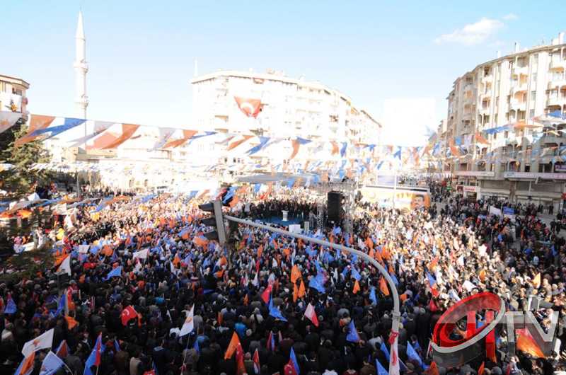 NUMAN KURTULMUŞ YAZIÇARŞIDA  COŞDU