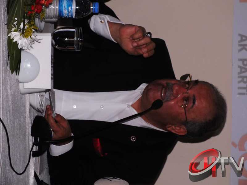 BAŞKAN KÜLCÜ ANİTTA OTELDE BASIN TOPLANTISI YAPIYOR