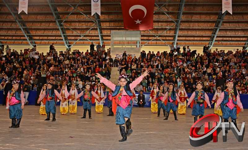 KARE KARE 23.NİSAN KUTLAMALARI FOTOĞRAFLARI Çorum Atatürk Kapalı Spor salonunda 23 Nisan Ulusal Egemenlik ve Çocuk Bayramı’nın 94. Yıldönümü etkinliklerle kutlanıyor.