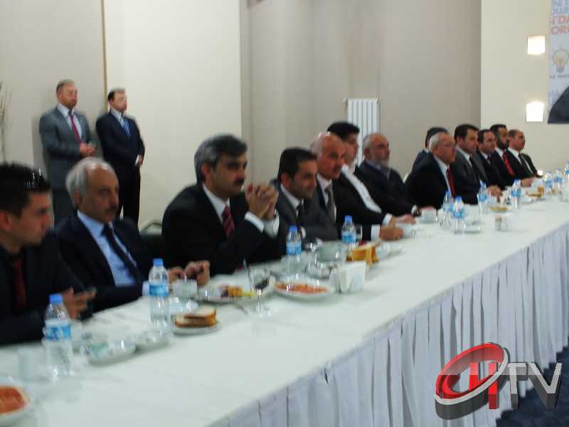 BAŞKAN KÜLCÜ ANİTTA OTELDE BASIN TOPLANTISI YAPIYOR