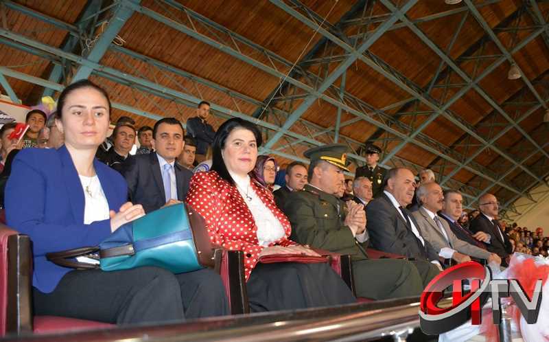 KARE KARE 23.NİSAN KUTLAMALARI FOTOĞRAFLARI Çorum Atatürk Kapalı Spor salonunda 23 Nisan Ulusal Egemenlik ve Çocuk Bayramı’nın 94. Yıldönümü etkinliklerle kutlanıyor.