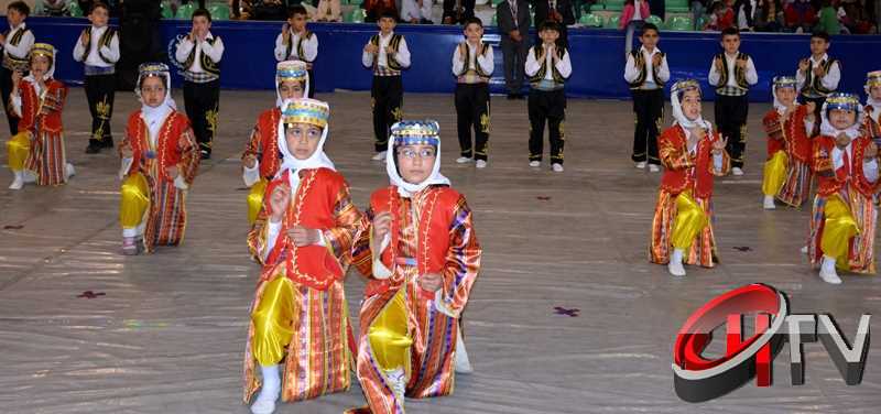 KARE KARE 23.NİSAN KUTLAMALARI FOTOĞRAFLARI Çorum Atatürk Kapalı Spor salonunda 23 Nisan Ulusal Egemenlik ve Çocuk Bayramı’nın 94. Yıldönümü etkinliklerle kutlanıyor.