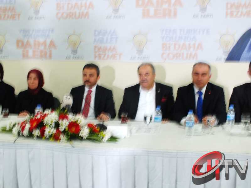 BAŞKAN KÜLCÜ ANİTTA OTELDE BASIN TOPLANTISI YAPIYOR