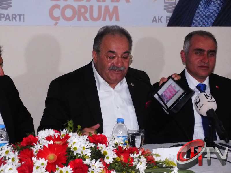 BAŞKAN KÜLCÜ ANİTTA OTELDE BASIN TOPLANTISI YAPIYOR