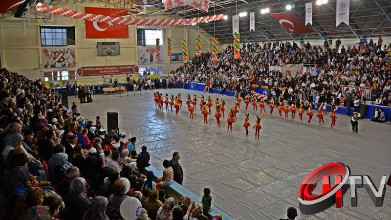 KARE KARE 23.NİSAN KUTLAMALARI FOTOĞRAFLARI Çorum Atatürk Kapalı Spor salonunda 23 Nisan Ulusal Egemenlik ve Çocuk Bayramı’nın 94. Yıldönümü etkinliklerle kutlanıyor.