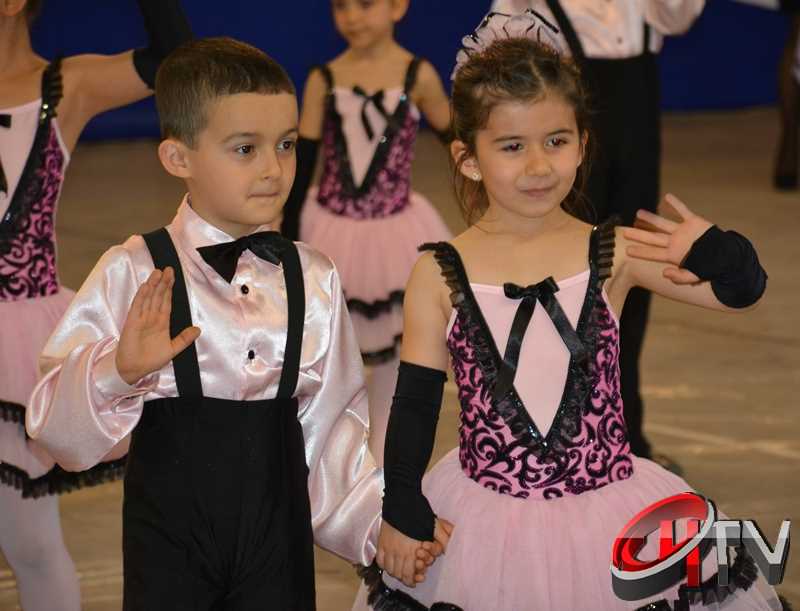 KARE KARE 23.NİSAN KUTLAMALARI FOTOĞRAFLARI Çorum Atatürk Kapalı Spor salonunda 23 Nisan Ulusal Egemenlik ve Çocuk Bayramı’nın 94. Yıldönümü etkinliklerle kutlanıyor.