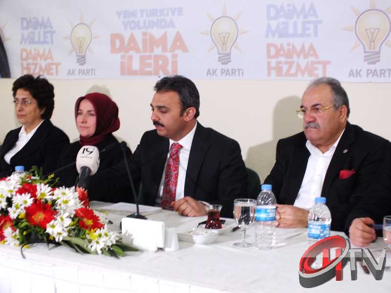 BAŞKAN KÜLCÜ ANİTTA OTELDE BASIN TOPLANTISI YAPIYOR