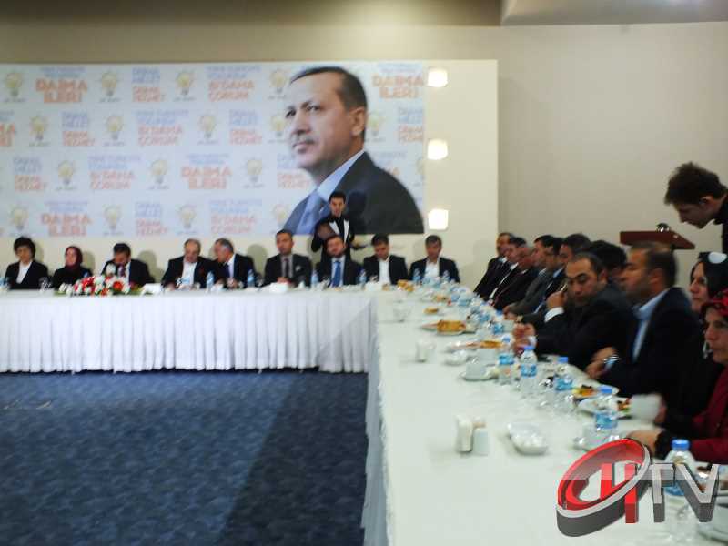 BAŞKAN KÜLCÜ ANİTTA OTELDE BASIN TOPLANTISI YAPIYOR