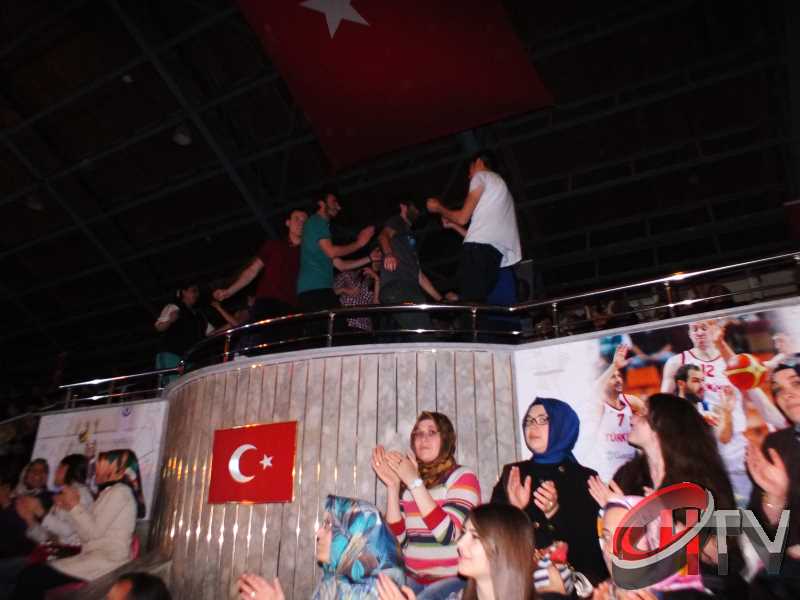 ÇORUM-ORHAN HAKALMAZ KONSERİ BAŞLADI