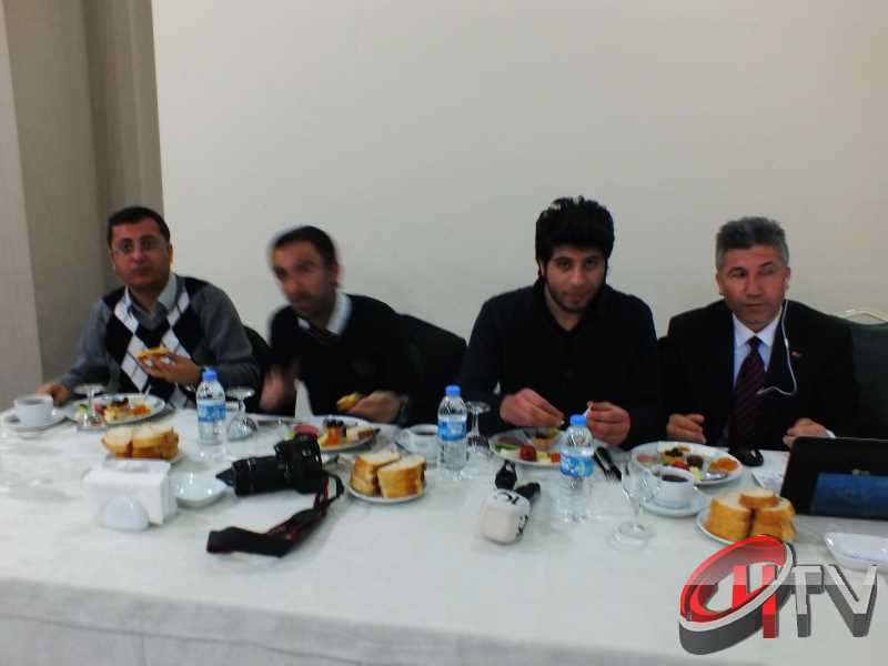 BAŞKAN KÜLCÜ ANİTTA OTELDE BASIN TOPLANTISI YAPIYOR