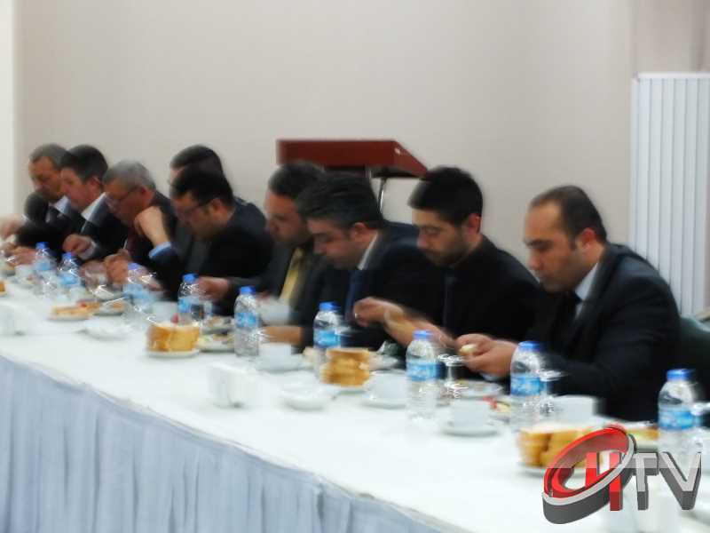 BAŞKAN KÜLCÜ ANİTTA OTELDE BASIN TOPLANTISI YAPIYOR