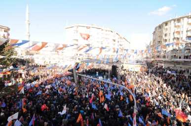 NUMAN KURTULMUŞ YAZIÇARŞIDA  COŞDU