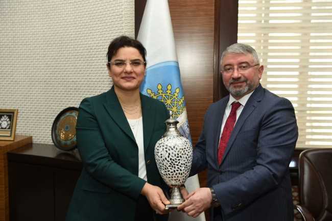 Bakan yardımcısı Belediyeyi ziyaret etti