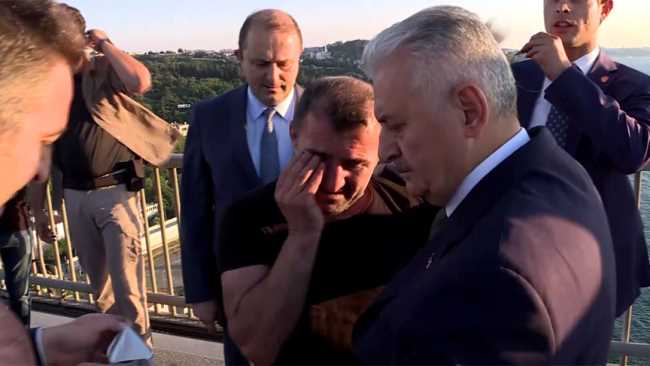 Binali Yıldırım vatandaşı intihardan vazgeçirdi