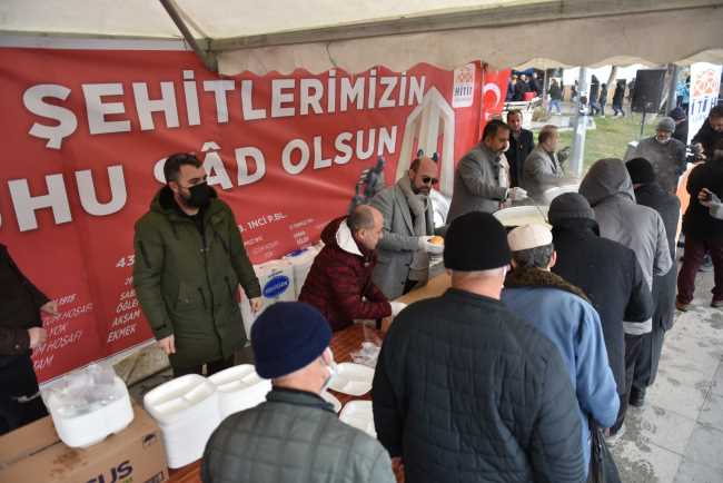 Çorum Belediyesi Vatandaşlara Çanakkale Menüsü dağıttı