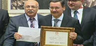 Melih Gökçek, mazbatasını aldı