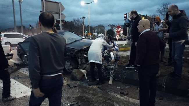 Osmancık'ta İki Otomobil Çarpıştı 2 Yaralı var