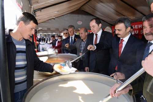 18 Mart Çanakkale Zafer’inin 101. Yılı dönümü dolayısıyla Vatandaşlar bugünkü öğle yemeği yağsız buğday çorbası, şekersiz üzüm hoşafı ve ekmekti.