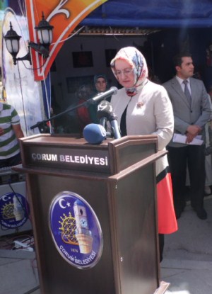 BAKAN EŞİ FATMA EKER AÇILIŞ'DA 