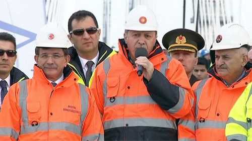 3. köprüde son tabliye yerleştirildi! İstanbul'un üçüncü köprüsü, Yavuz Sultan Selim Köprüsü'nün son tabliyesi yerleştirildi.