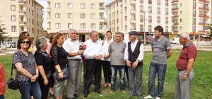 CHP, parkları için eylem yapan mahalle sakinlerine destek verdi