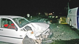 Otomobil Devriye Gezen Jandarma Aracına Çarptı : 2'si Asker 6 Yaralı