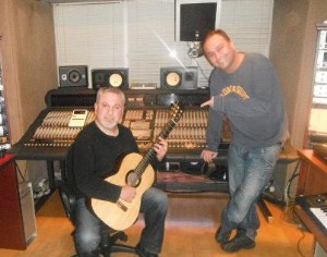 OSMAN ÜNSAL TAŞCI ÜNLÜ SANATCILARIN EKİBİNDE  