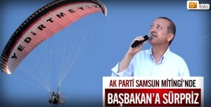 Yedirtmeyiz" yazılı paraşütüyle miting alanında