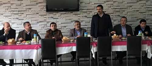 AK Parti Çorum İl Başkanı Rumi Bekiroğlu, 2009-2014 yılları arasında AK parti’den il genel meclisi üyesi olarak görev yapan partililerle bir araya geldi.