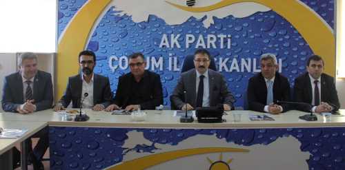 Ak Parti İl Başkanlığı’nda yapılan grup toplantısına AK Parti Çorum İl Başkanı Rumi Bekiroğlu’nun yanı sıra il genel meclis üyeleri ve parti yöneticileri katıldı